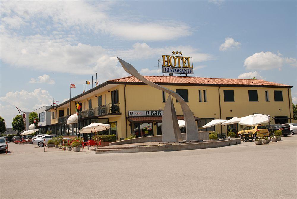 Hotel Gran Delta Di Alba-Invest Srl Rosolina Eksteriør bilde